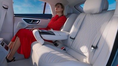 Olağanüstü bir ambiyansa sahip, birinci sınıf arka koltuklar.