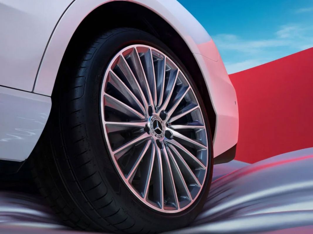 18 inç büyüklüğünde hafif alaşım jantlar