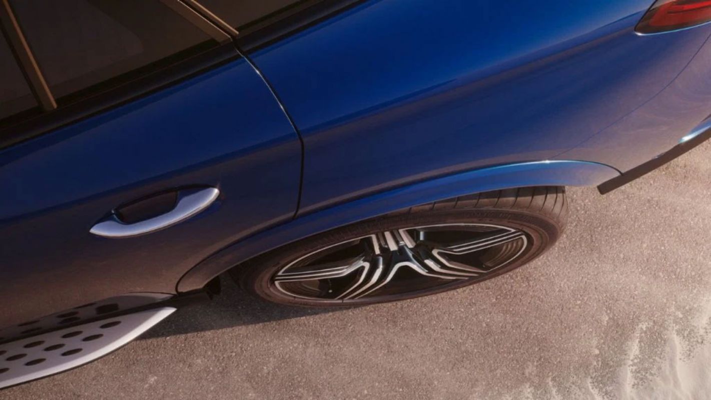 Arka aks yönlendirme sistemi ve AIRMATIC.