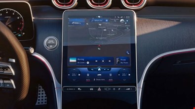 Merkezi ekrana sahip MBUX multimedya sistemi