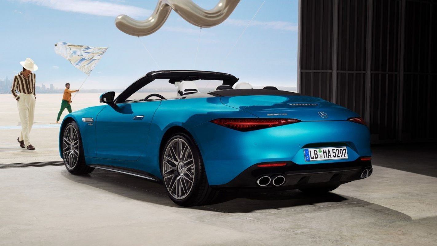 LED arka lambalar ile güçlü arkadan görünüm