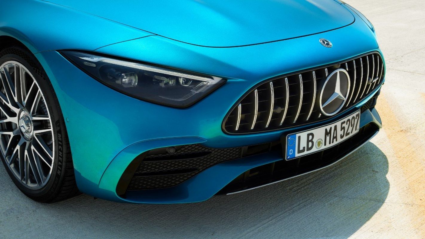 AMG'ye özgü radyatör ızgarası ve DIGITAL LIGHT