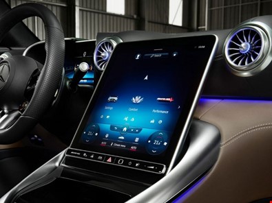 11,9 inç merkezi medya ekranı